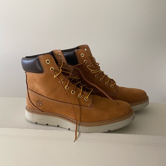 Women’s Timberland Boots - Picture 2 of 3